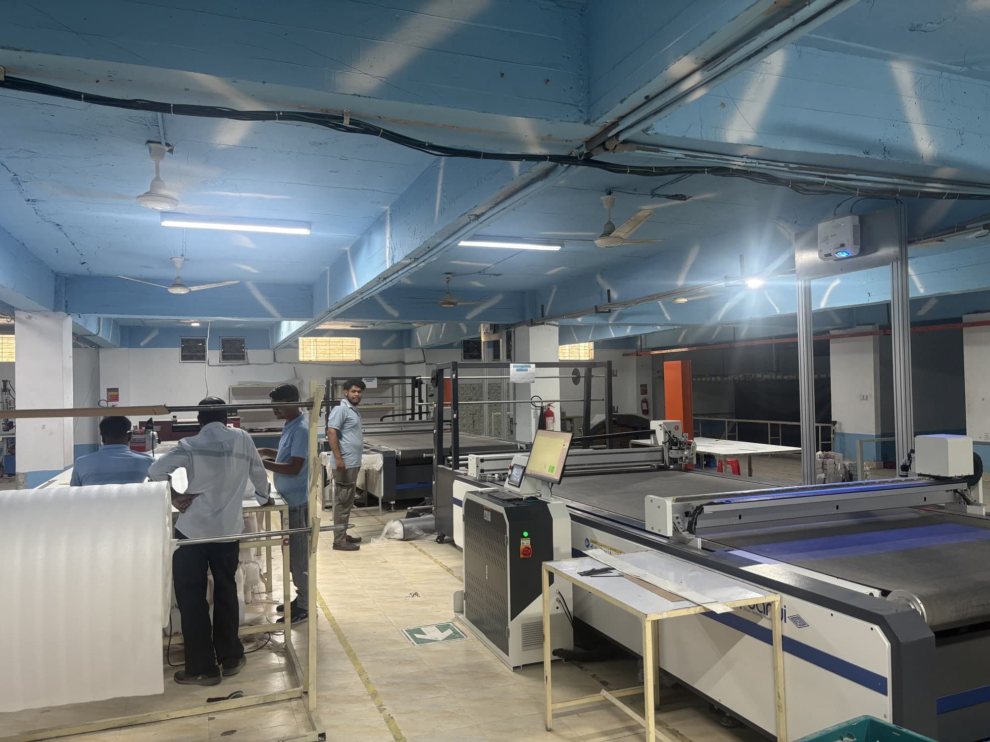 Auto-cutting CNC bed in the cutting room