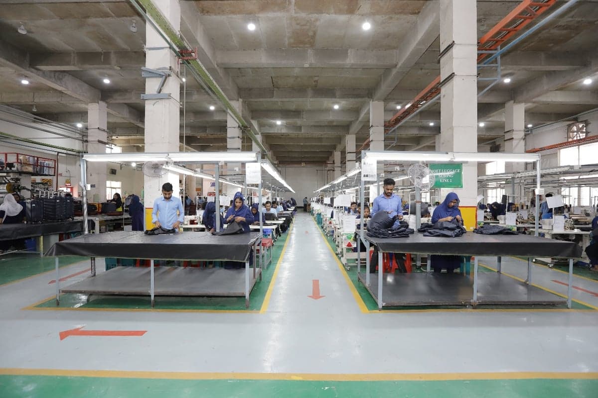 QC inspectors at the packaging line
